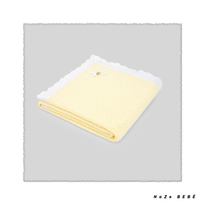 Toquilla para bebé en color amarillo/blanco. Colección Cigüeña. Marca Paz Rodríguez. Nueva Temporada Verano 2024.