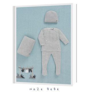 Look para bebé compuesto de conjunto de polaina y toquilla a juego. Colección Pulgarcito. Marca Paz Rodríguez. Invierno 2025.