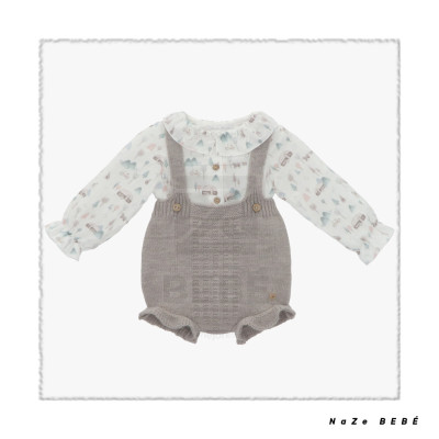 Conjunto de peto para bebé en color topo. Colección Taupe de la marca Martín Aranda. Nueva temporada invierno 2024.