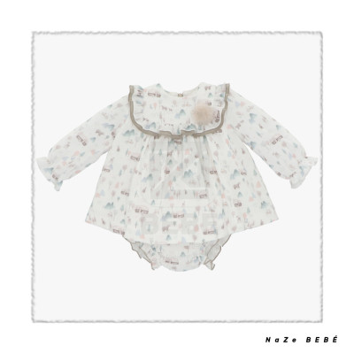 Conjunto de vestido estampado con braguita a juego para bebé. Colección Taupe de Martín Aranda. Temporada invierno 2024.