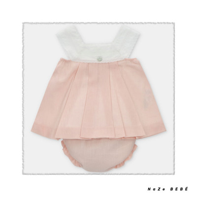 Vestido de lino combinado con tela bordada y braguitas a juego. Colección Lin de Martín Aranda. Verano 2024.